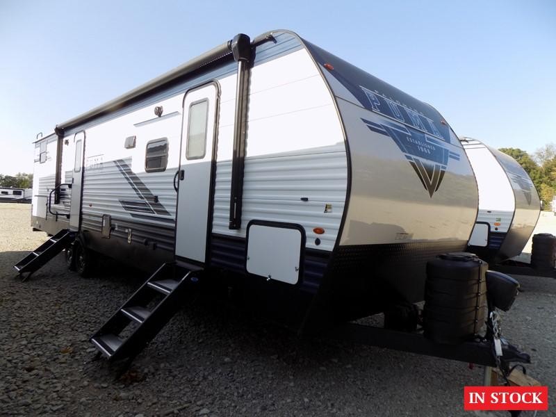 Puma 31QBBH Travel Trailer with ample bunk space