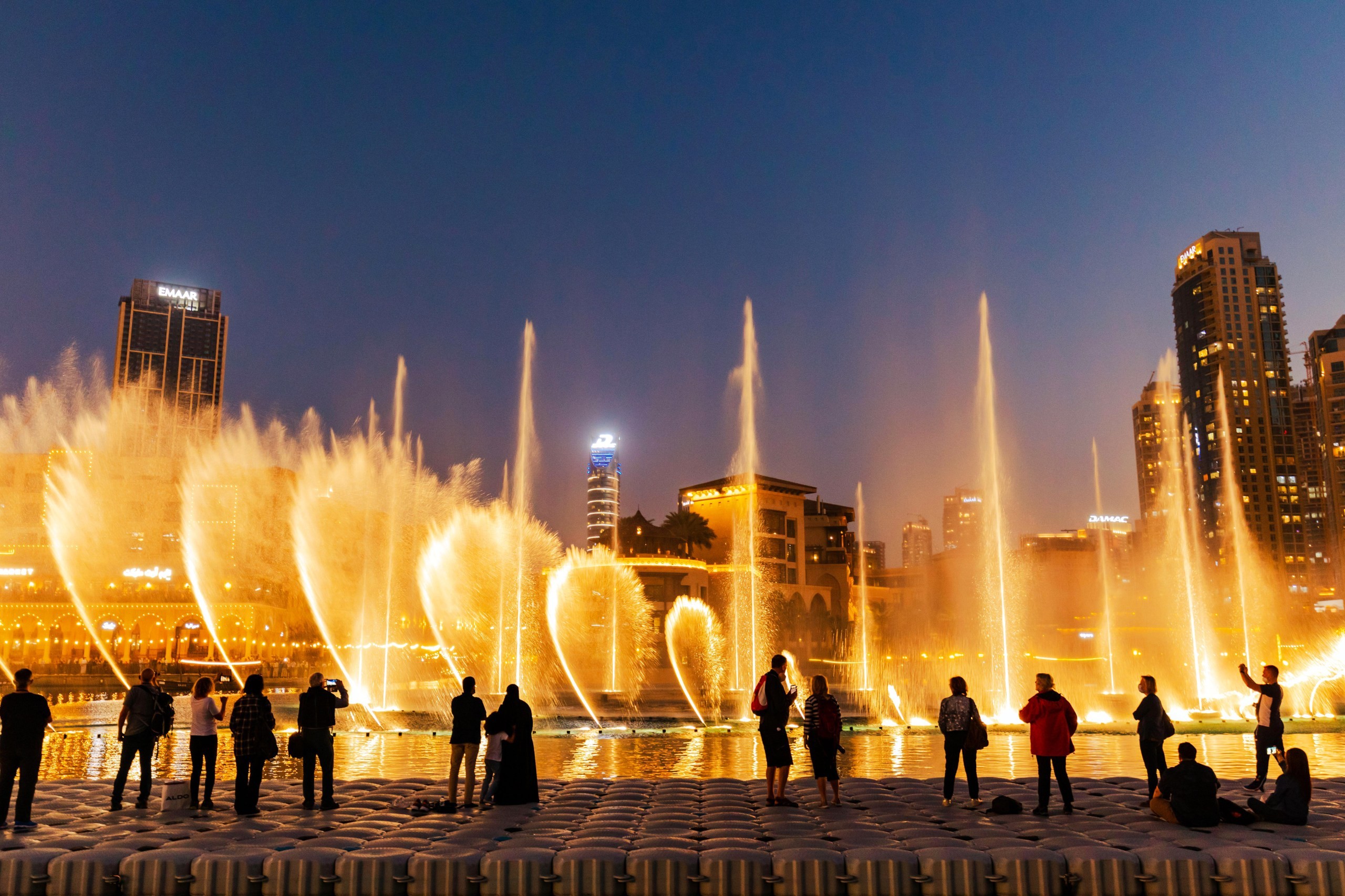 Spectacular fountain show in Dubai, a popular tourist attraction, highlighting the city's vibrant entertainment and safe environment for visitors.