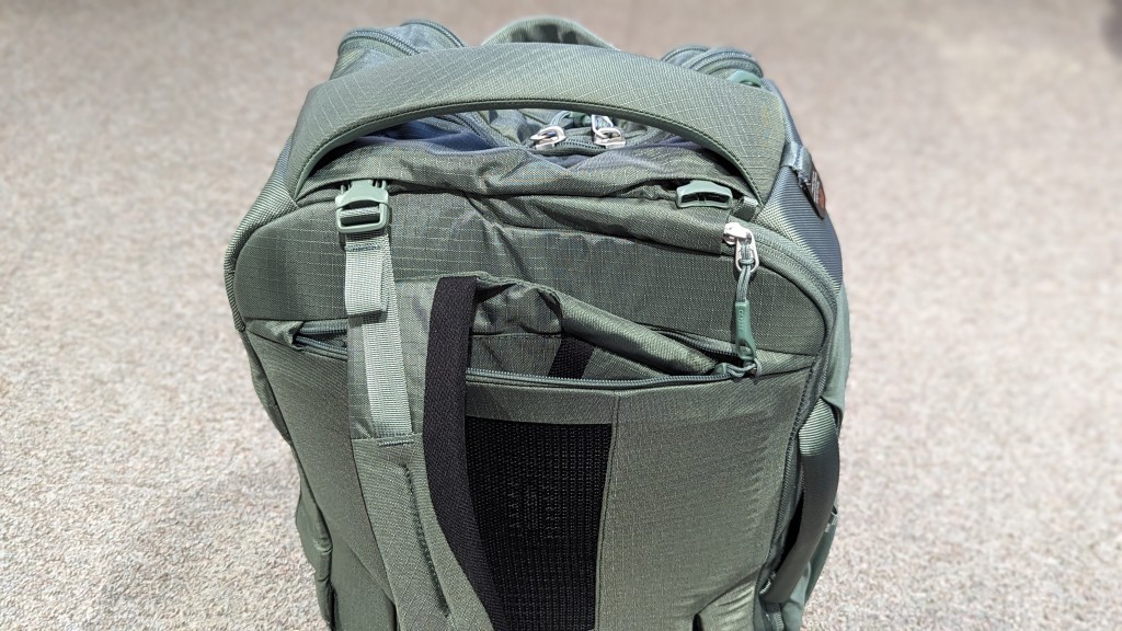 Osprey Sojourn Porter 46L external straps, compression and quick access storage