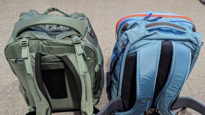 Travel backpack comfort, Osprey Farpoint 40 grab handles and hands-free convenience