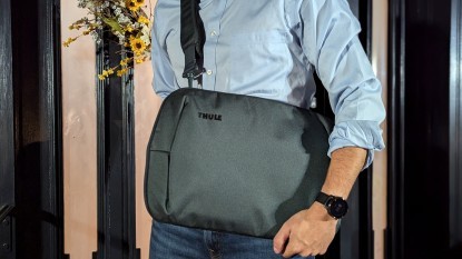 Thule Subterra 2 Convertible laptop bag versatility