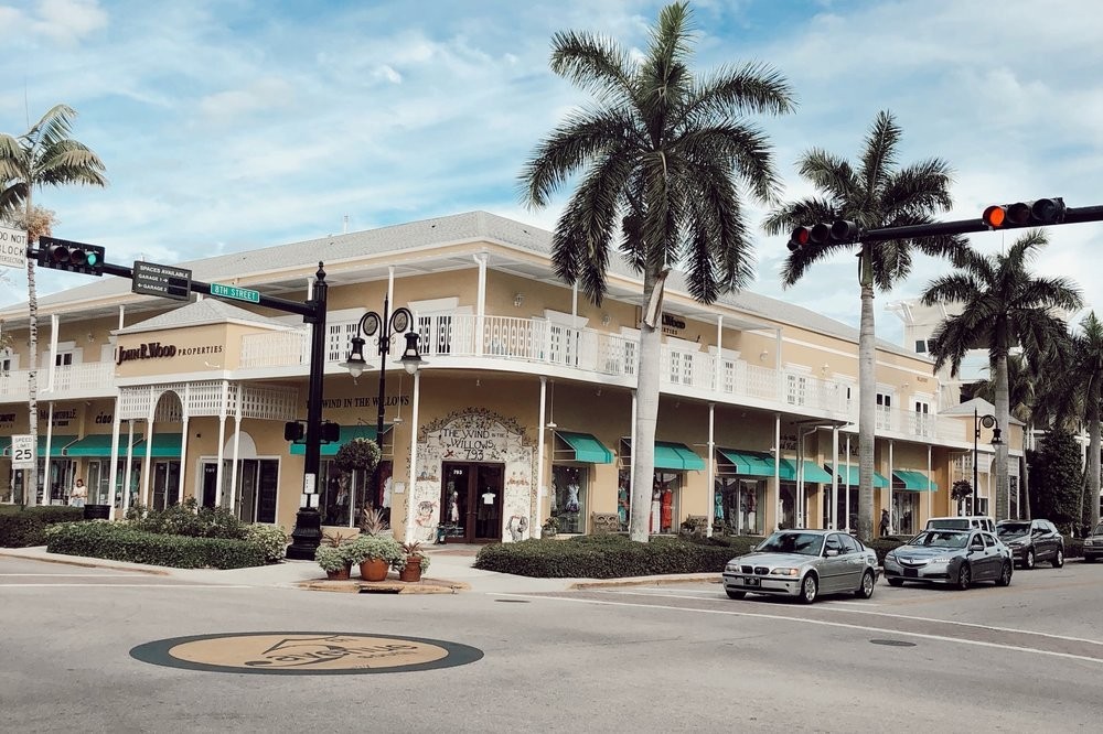 Fifth Avenue South Naples Shopping Streetscape