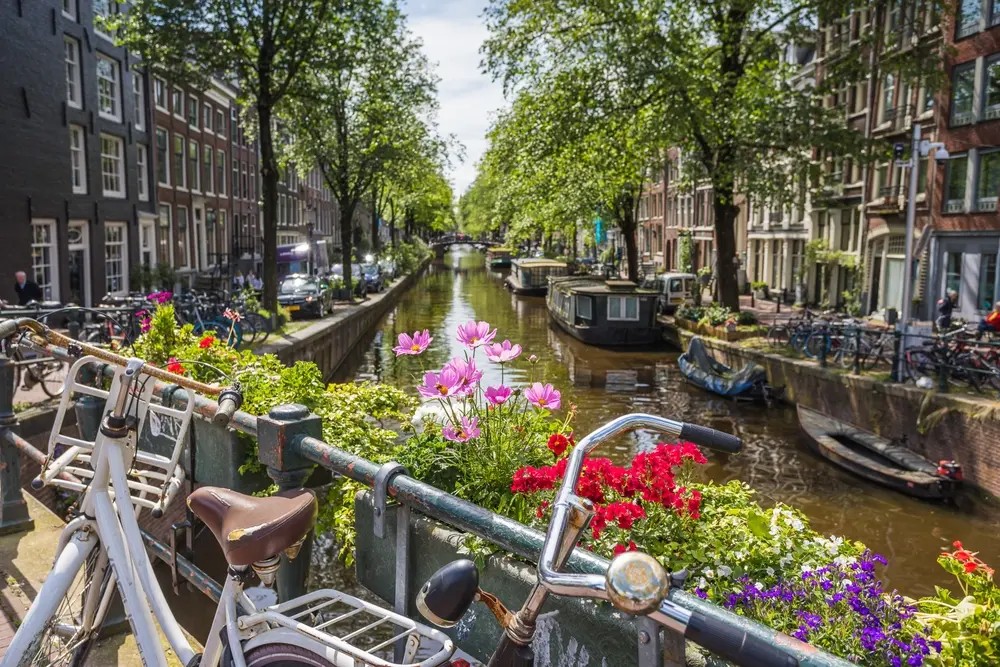 The charming Bloemgracht canal in the Jordaan district of Amsterdam, the Netherlands.