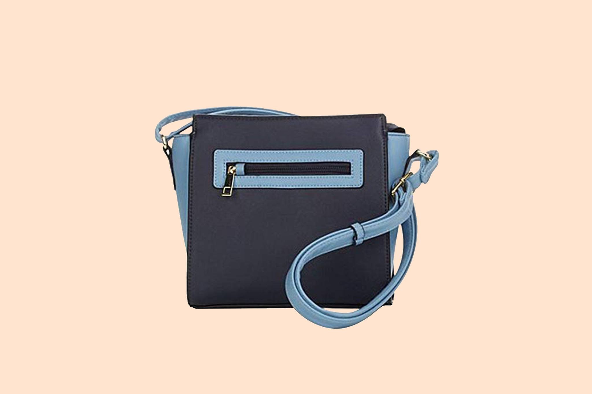 Woman wearing a double compartment crossbody bag