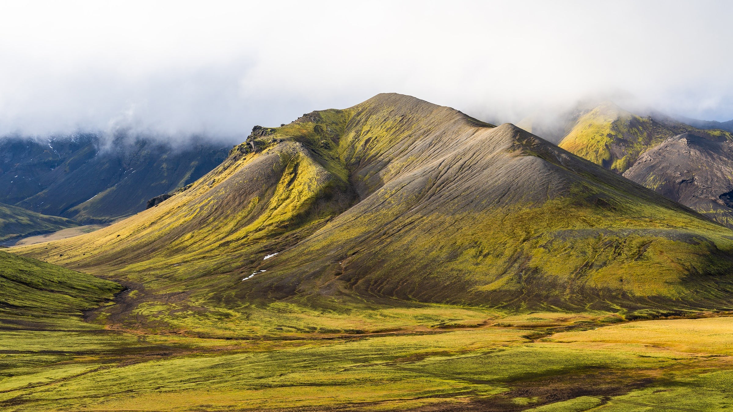 The stunning Icelandic highlands in fall