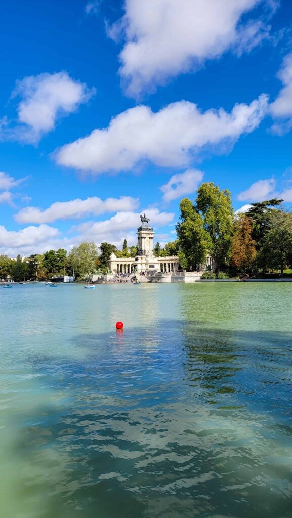 El Retiro Park, Madrid's beautiful urban park