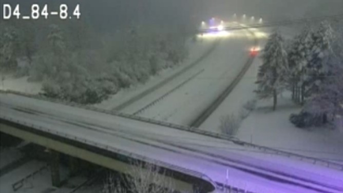 Image from PA511 shows snow accumulating along I-84 at Exit 8 in Pennsylvania on Thanksgiving Day, November 28, 2024, further demonstrating the winter storm's impact on highway travel.