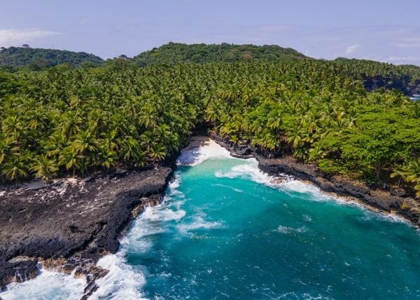 Praia Bateria on São Tomé. Photo: Shutterstock. 