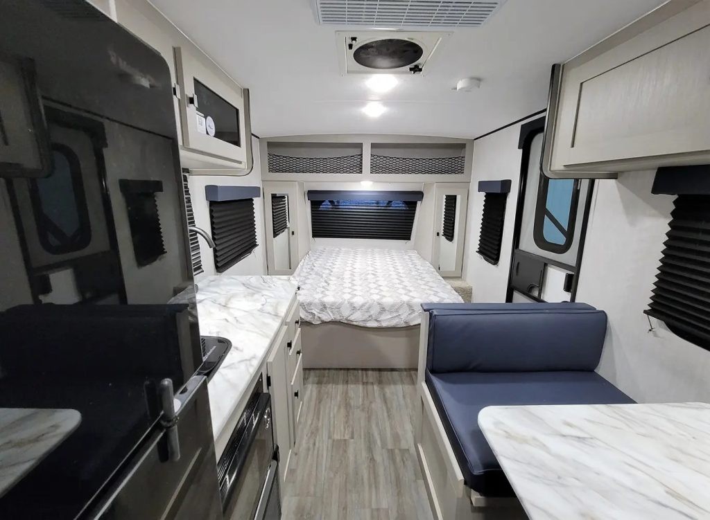 remote 17r interior bed space