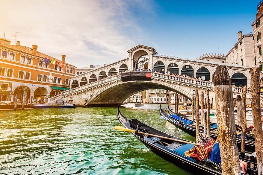 Rialto Bridge spanning the Grand Canal in Venice, Italy