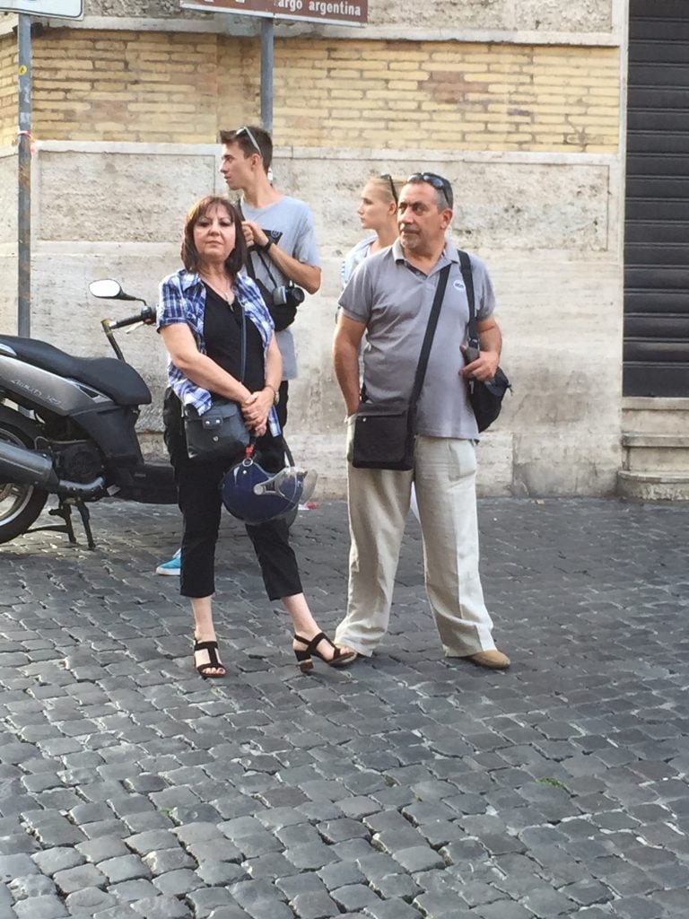 Comparison image highlighting the vulnerability of backpack wearers versus the security of man bag carriers in crowded tourist areas