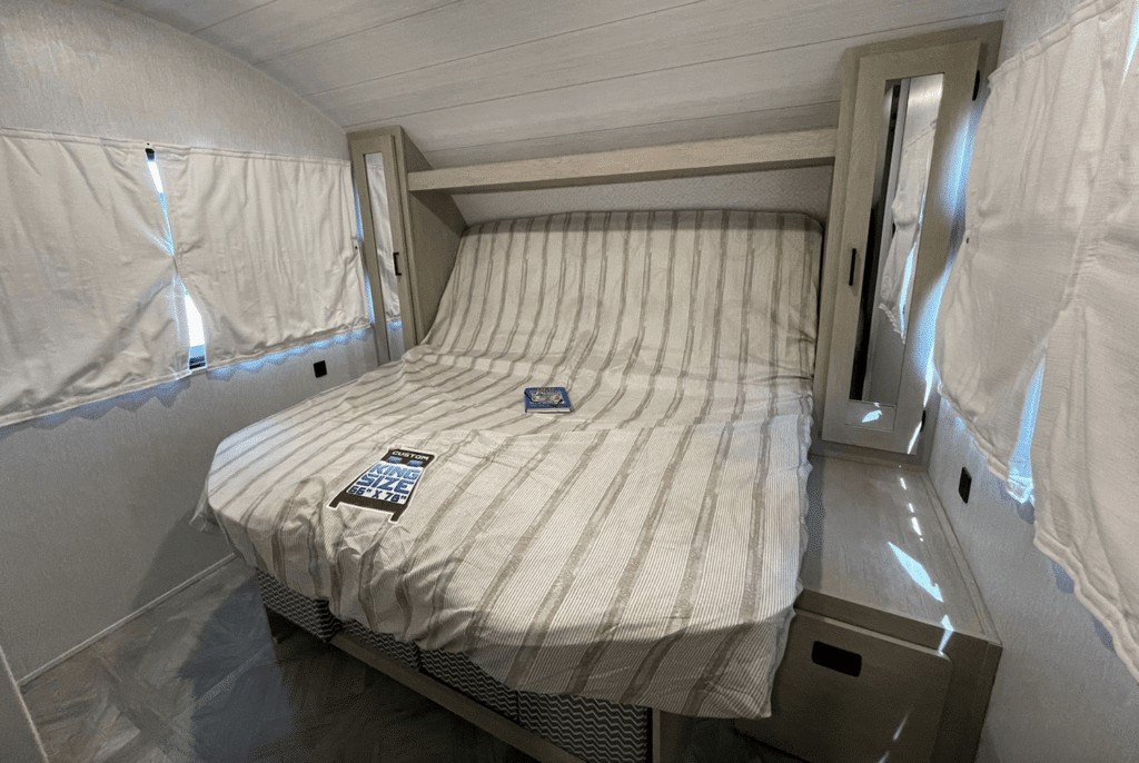 Forest River Salem Cruise Lite 273QBXL exterior showcasing modern design