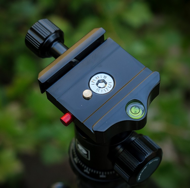 Sirui 7C tripod bubble level on head