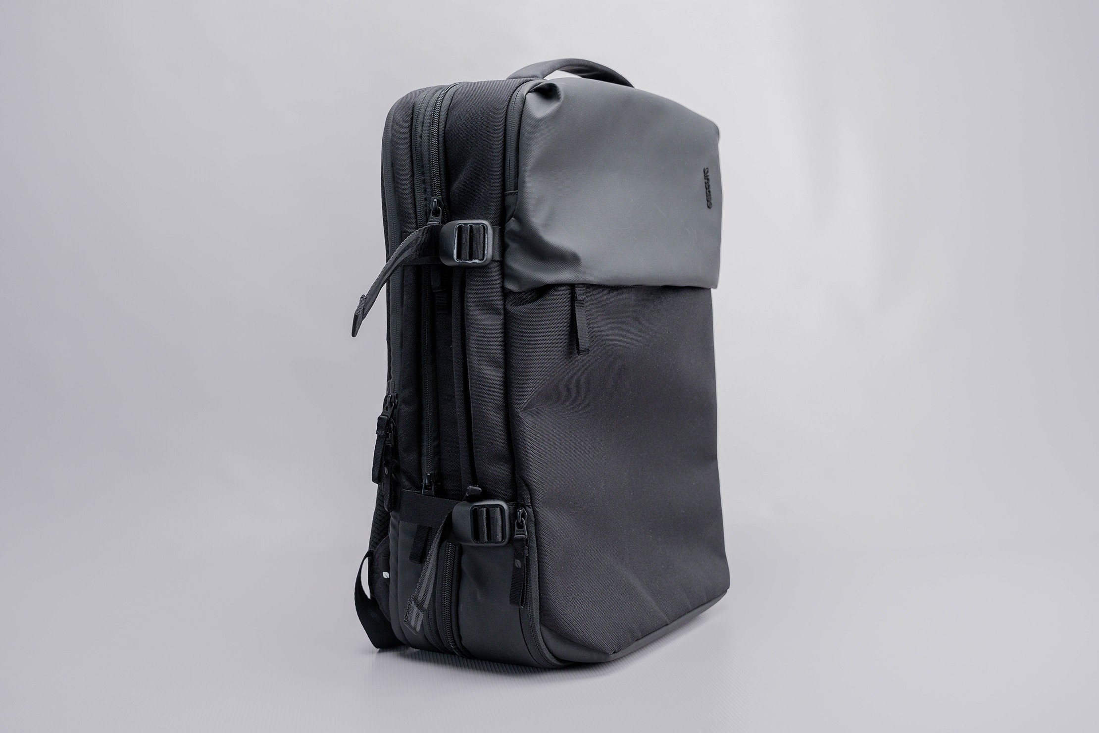 Incase A.R.C. Travel Pack Studio 1