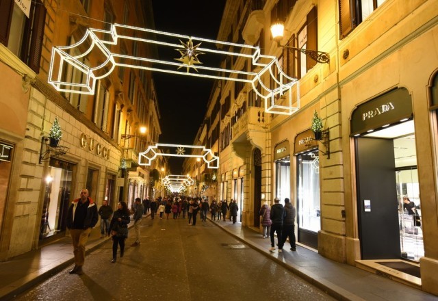 Festive Christmas Lights in Rome