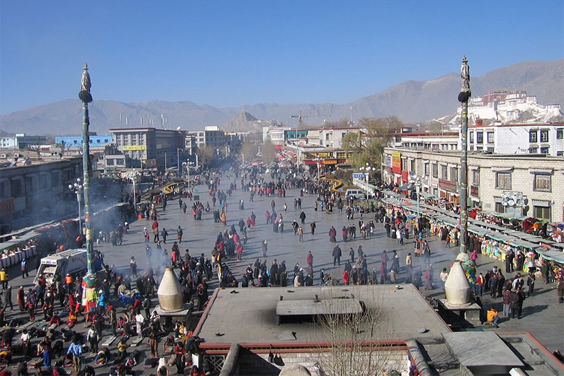 Private tour in Tibet, custom travel experiences with TRAVELS.EDU.VN