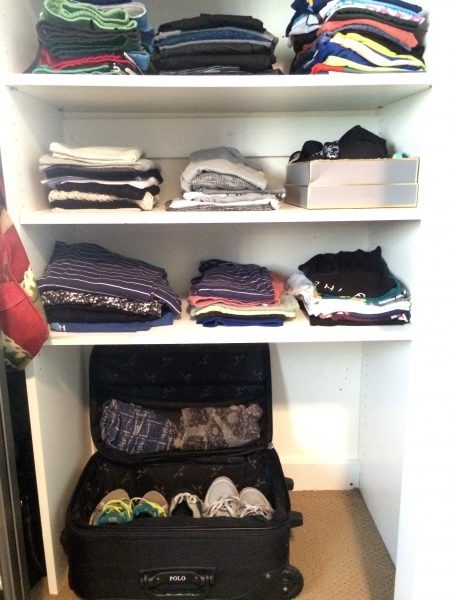 Using a suitcase as a shoe rack