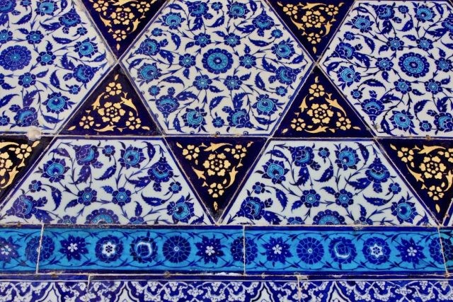 Exploring Turkish Architecture with a Dog