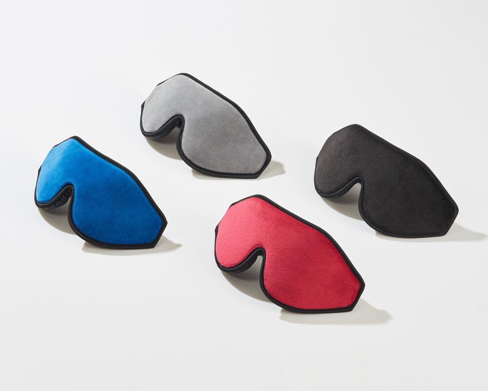 Contouring Eye Mask Alt Text: A close-up of a TRAVELS.EDU.VN contouring eye mask, highlighting its shape and light-blocking features for comfortable sleep.