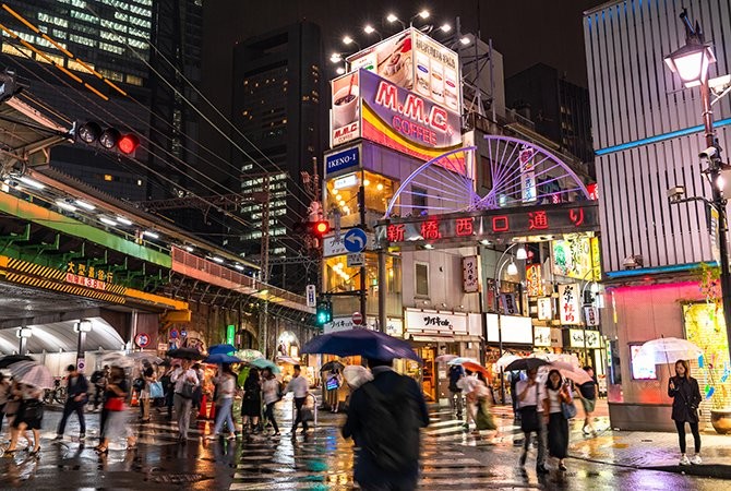 Shinbashi street scene filled with izakaya pubs