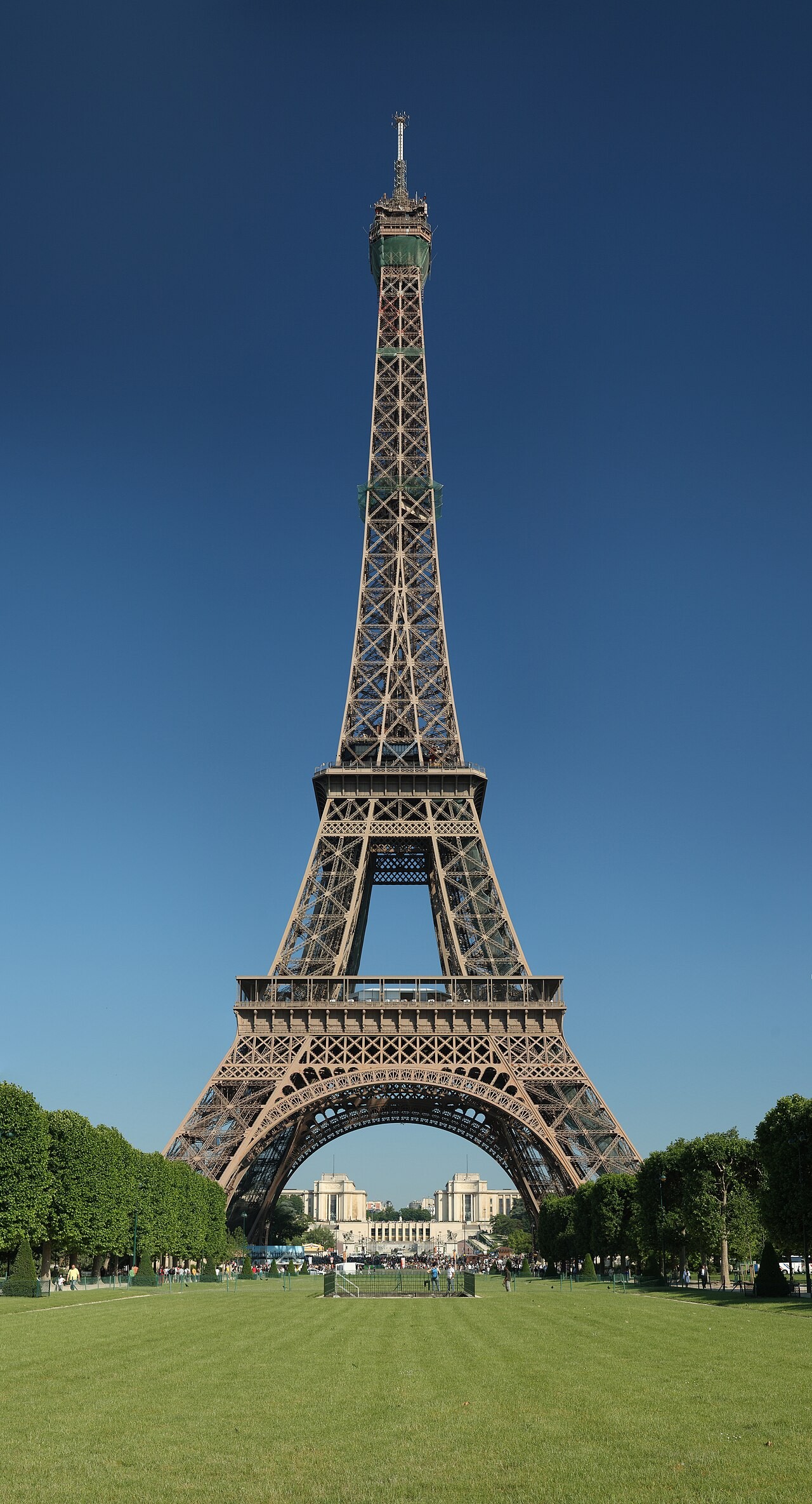 Eiffel Tower at dusk
