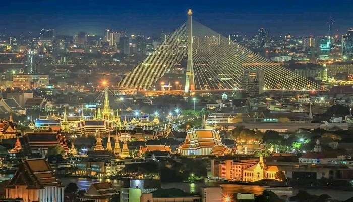 Bangkok skyline featuring temples and modern buildings