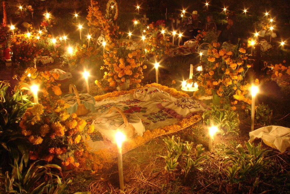 Candles lighten up for Día de Muertos in Michoacan