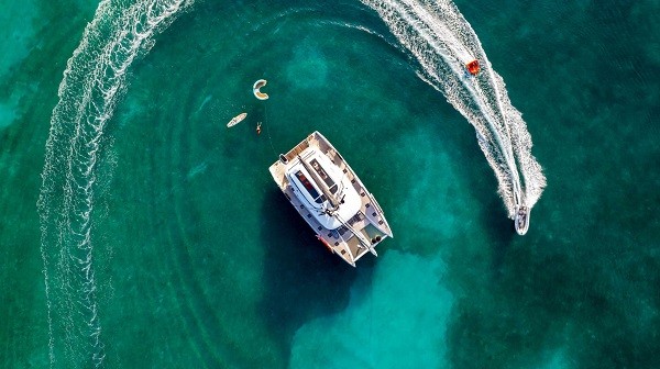 Comparison of cruising and racing yachts
