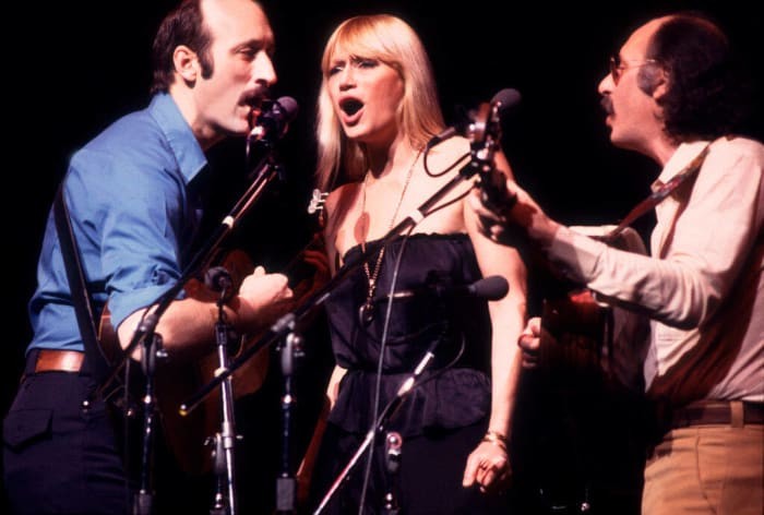 Peter, Paul &amp; Mary sing Leaving on a Jet Plane at a concert