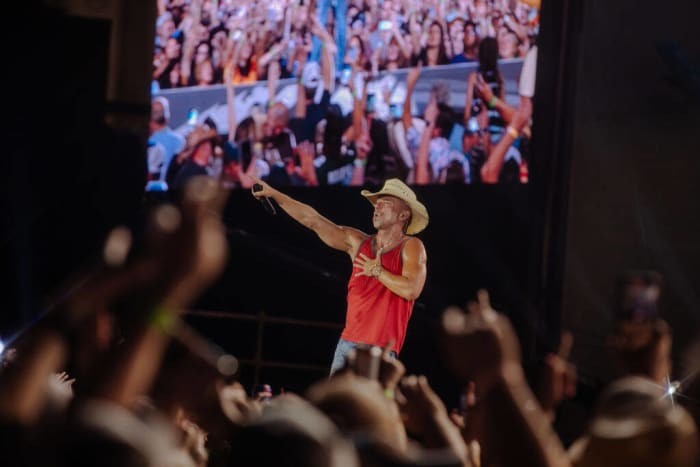 Kenny Chesney plays No Shoes, No Shirt, No Problems at a concert